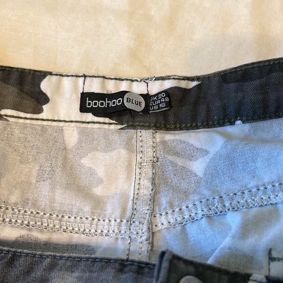 CAMO CARGO JEANS NWT - Picture 6 of 6